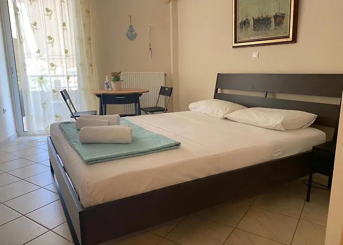 Seaview 2Nd Flr. Apt. Next To The Beach, Wifi,A/C,P/C Media.