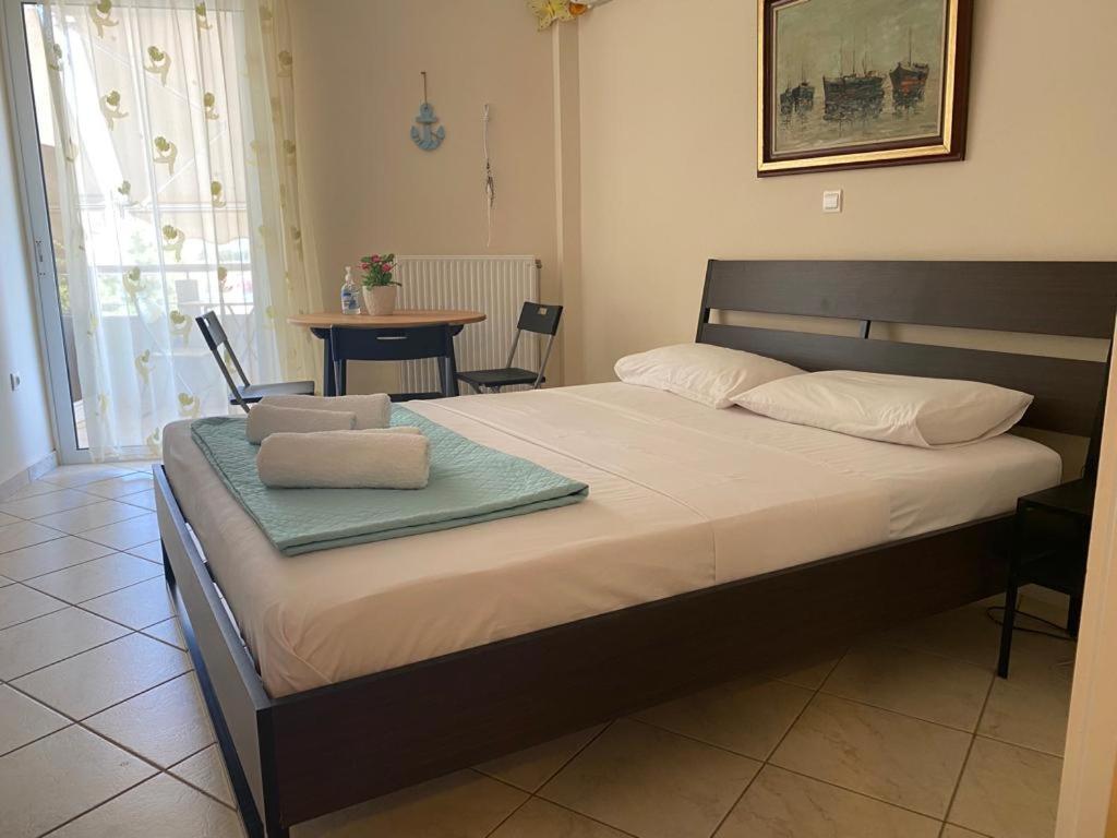 Seaview 2nd Flr. Apt. Next To The Beach, Wifi,a/c,p/c Media. Appartement Anavyssos
