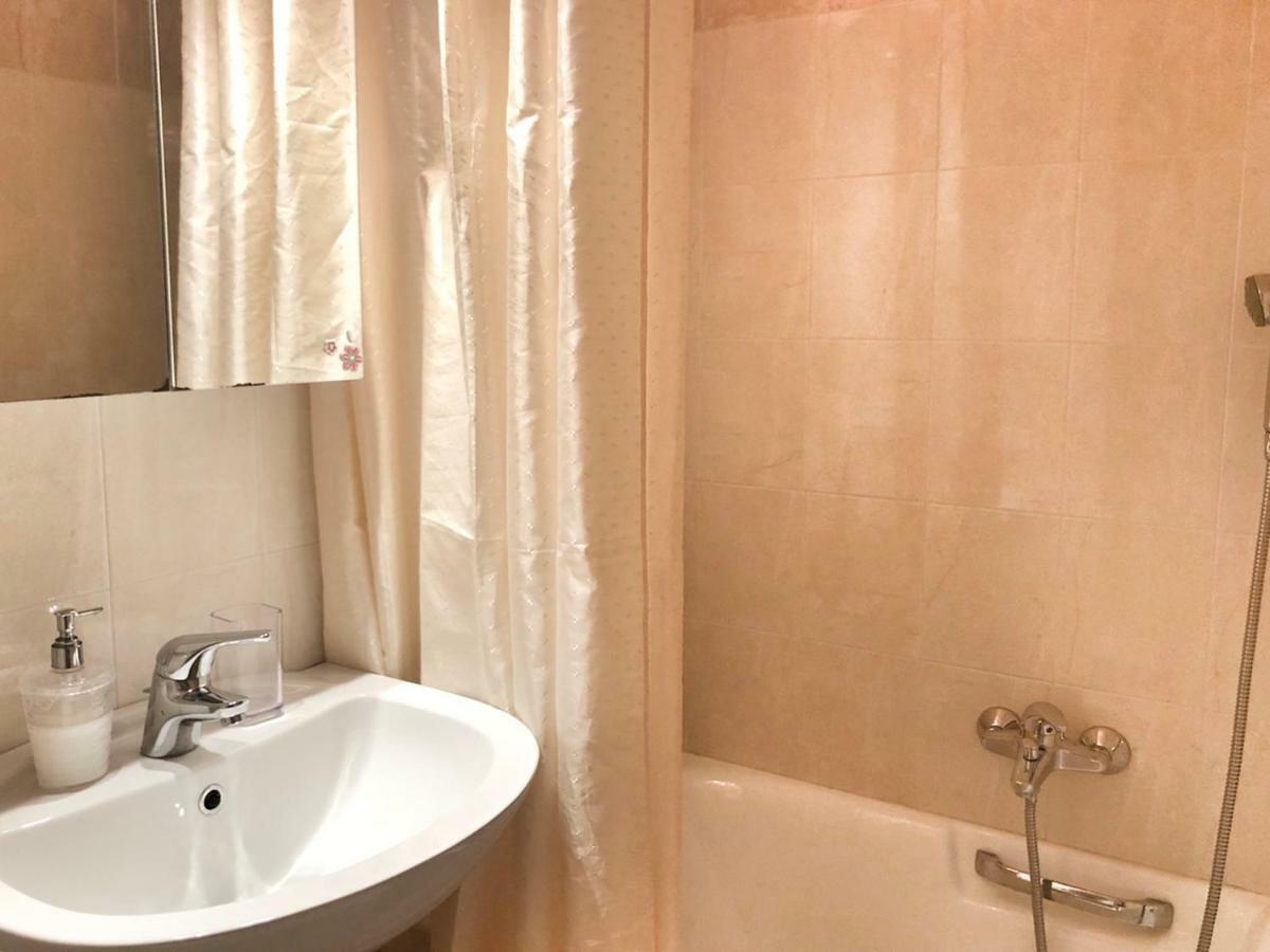 Seaview 2nd Flr. Apt. Next To The Beach, Wifi,a/c,p/c Media. Appartement