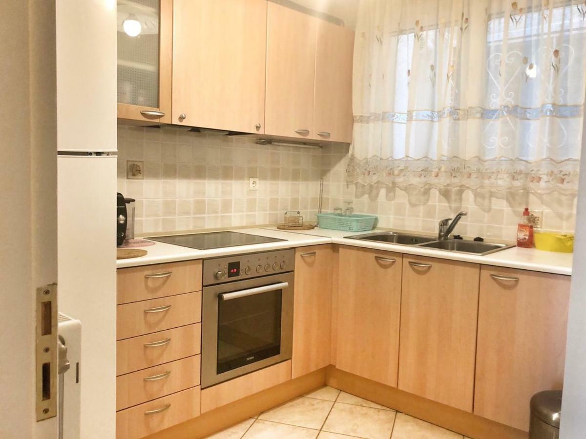 Seaview 2nd Flr. Apt. Next To The Beach, Wifi,a/c,p/c Media. Appartement *